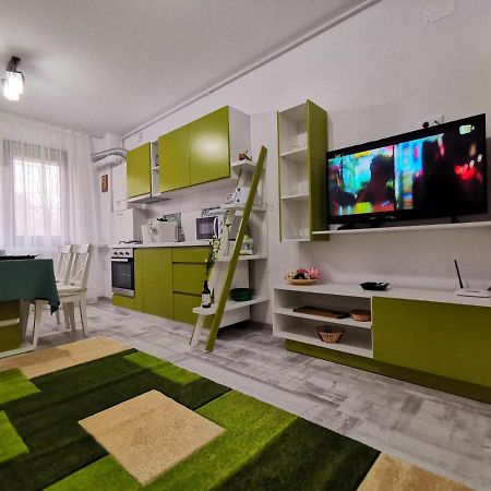 Green Apartment- Brilliant Apartments Constanta Exterior photo