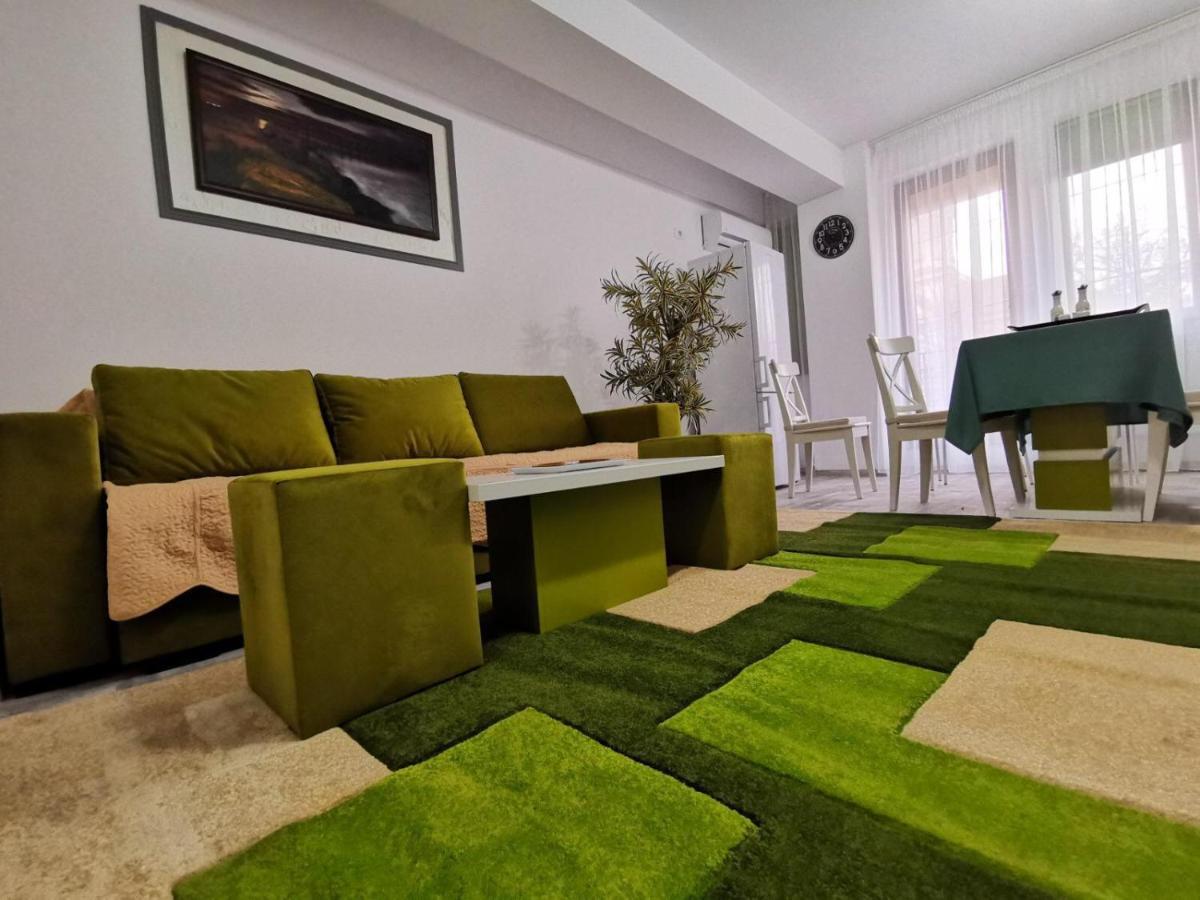 Green Apartment- Brilliant Apartments Constanta Exterior photo