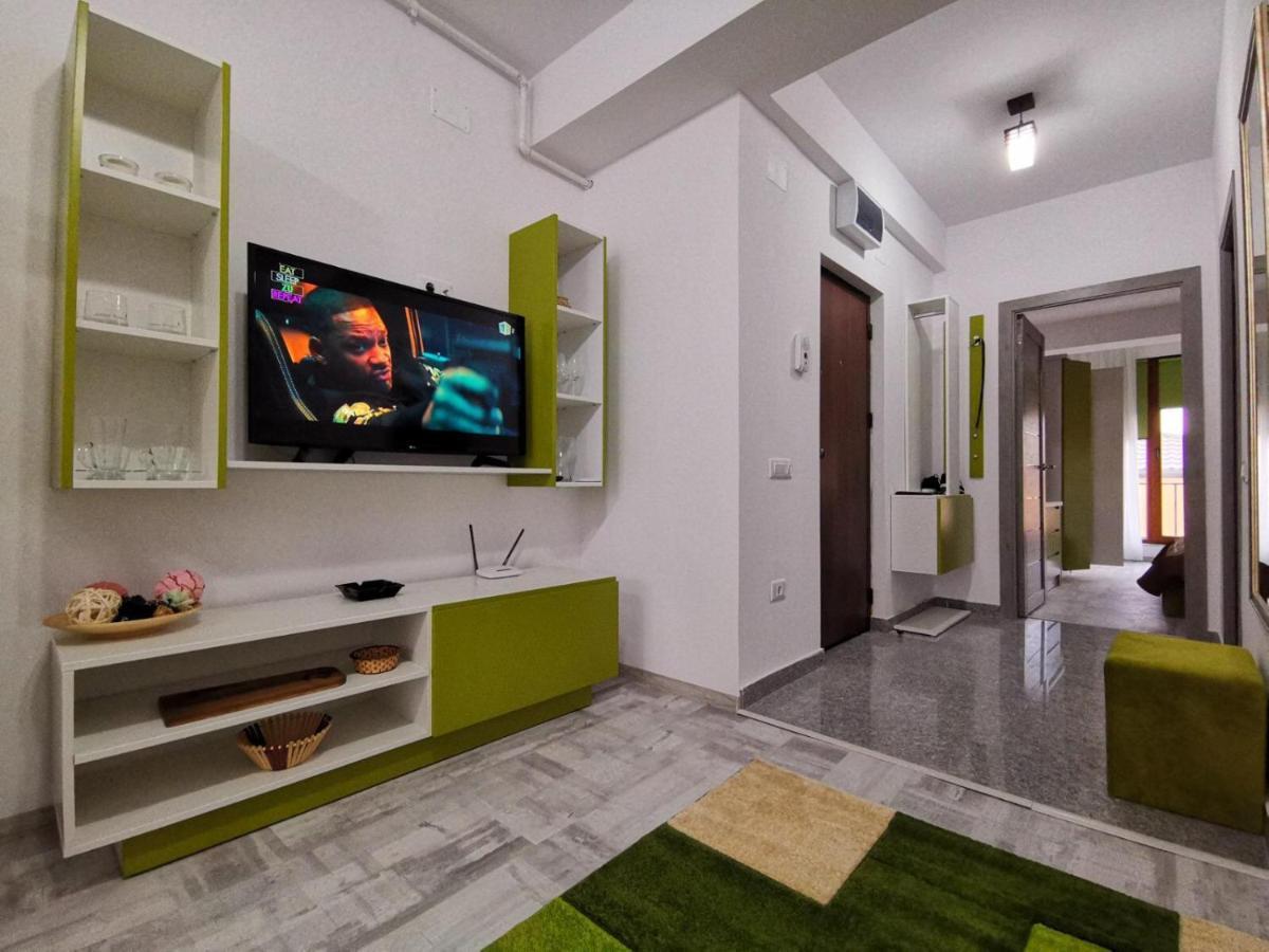 Green Apartment- Brilliant Apartments Constanta Exterior photo