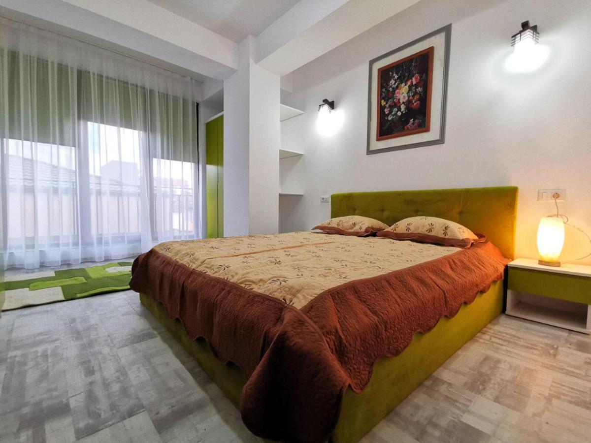 Green Apartment- Brilliant Apartments Constanta Exterior photo