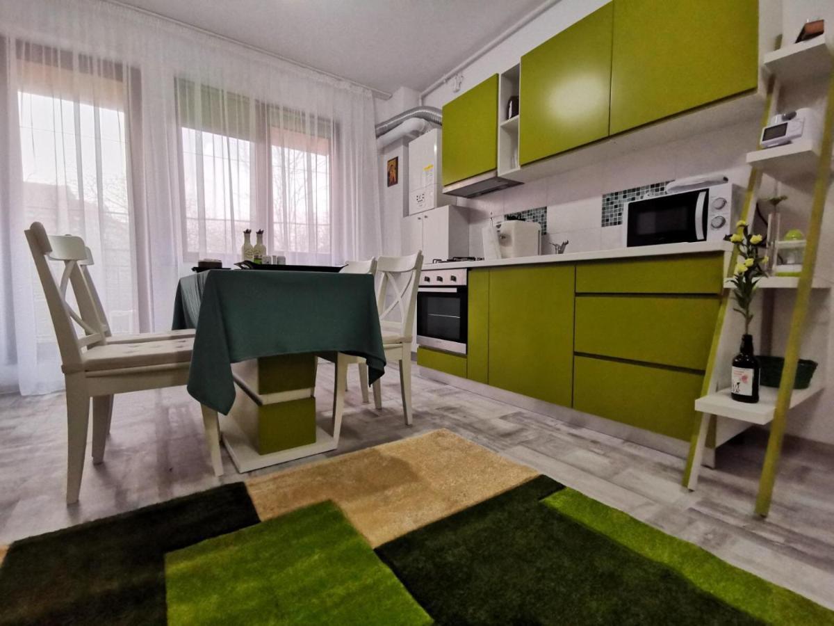Green Apartment- Brilliant Apartments Constanta Exterior photo